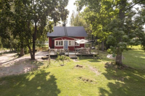 Beautifully renovated lakeside red cottage Salo